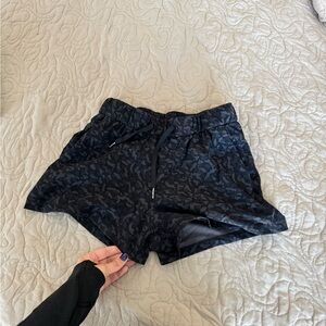 CRZ YOGA Black Patterned Athletic Shorts